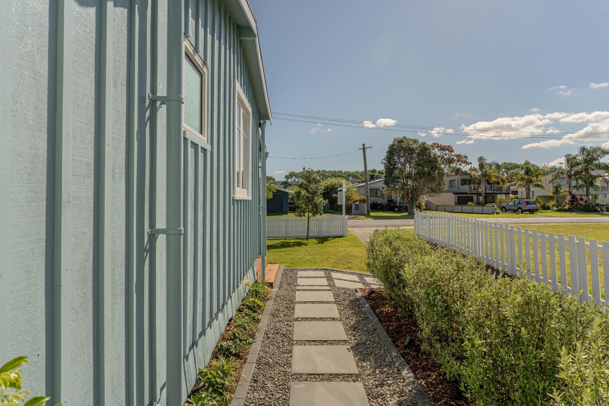 Blue Belle Cottage Whitianga Exterior photo